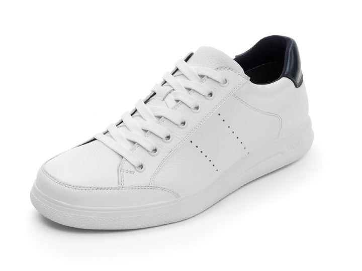 Tenis Flexi Griezmann para hombre en color blanco con detalle azul marino en el talón.