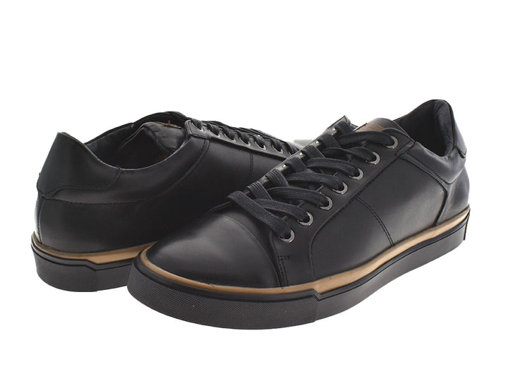 Tenis negros para hombre con agujetas y detalle marrón en la suela.