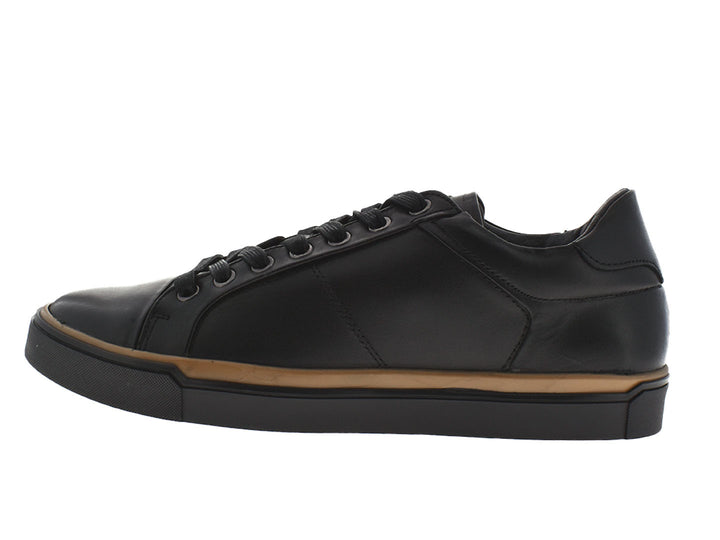 Tenis negros para hombre con agujetas y detalle marrón en la suela.
