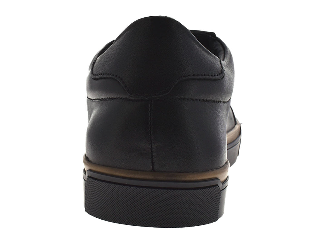 Tenis negros para hombre con agujetas y detalle marrón en la suela.