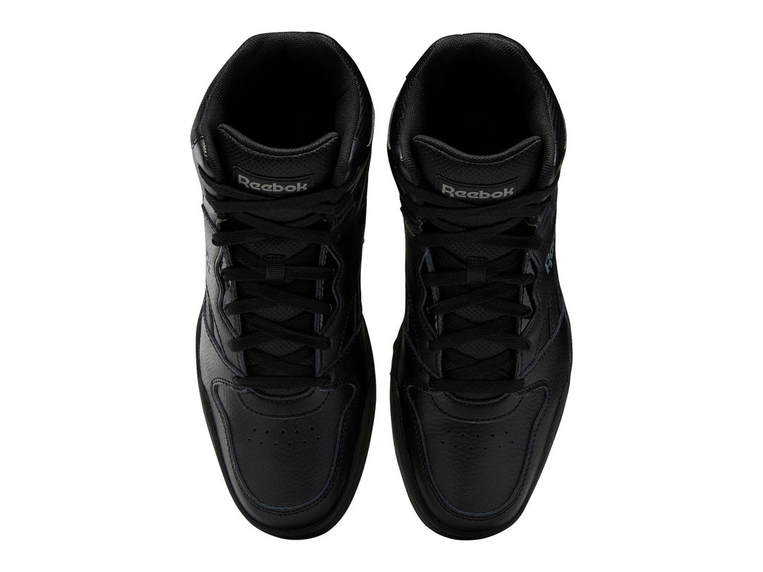 Tenis deportivos Reebok de corte alto en color negro.