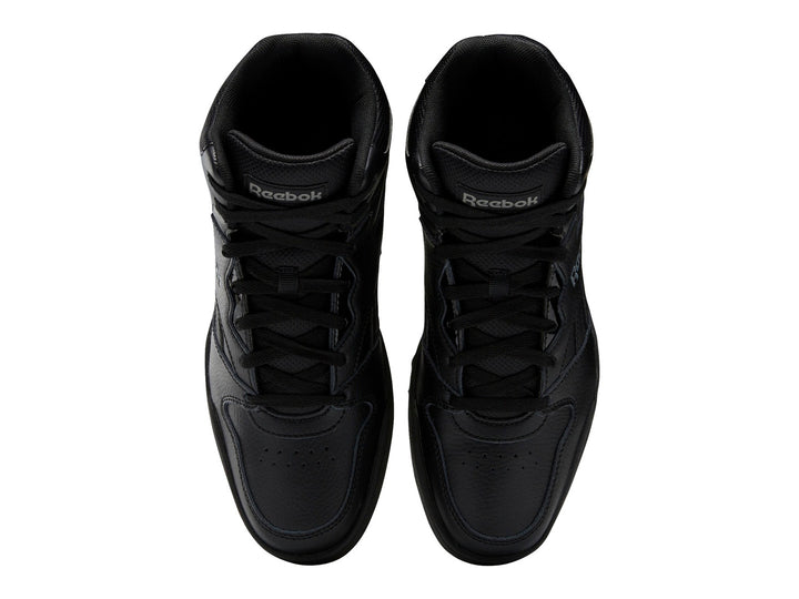 Tenis deportivos Reebok de corte alto en color negro.