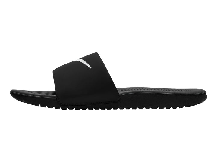 Sandalias Nike Kawa Slide en color negro con logotipo blanco en la banda superior.