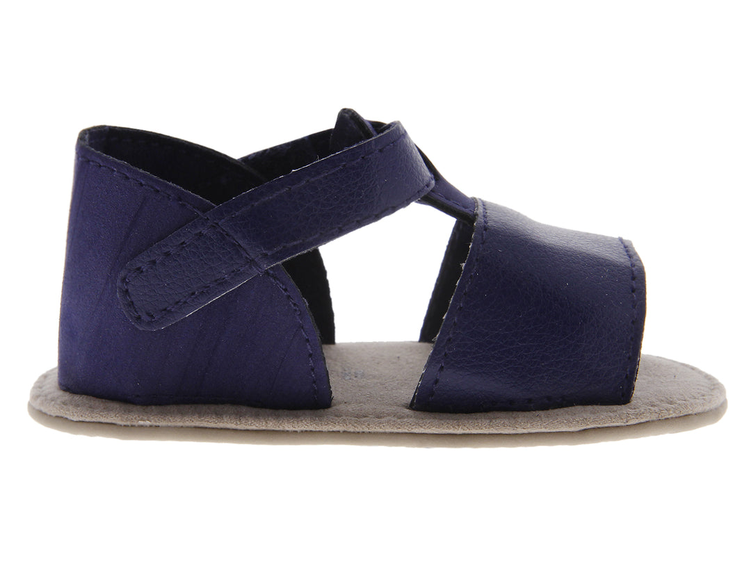 Sandalias para bebé color azul marino con suela gris y cierres ajustables.
