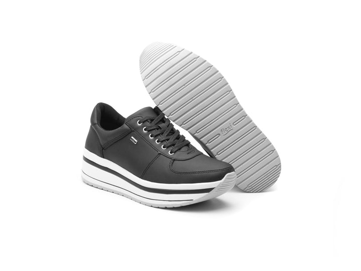 Tenis Flexi Alanis para mujer en color negro con suela blanca y cordones.