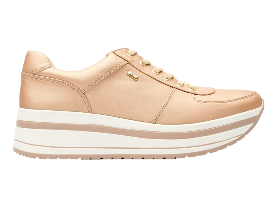 Tenis Flexi Alanis para mujer en color rosa metalizado con suela blanca de plataforma.