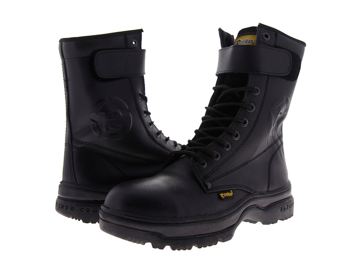 Botas negras de caña alta para hombre con cordones y correa en la parte superior.