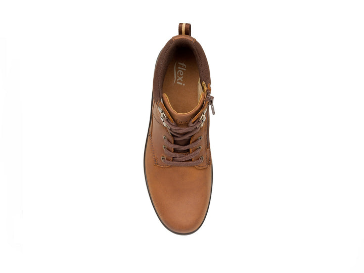 Bota Flexi Outdoor para mujer en color tan con cordones y suela oscura.