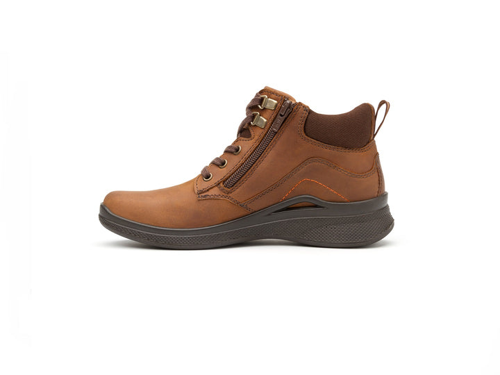 Bota Flexi Outdoor para mujer en color tan con cordones y suela oscura.