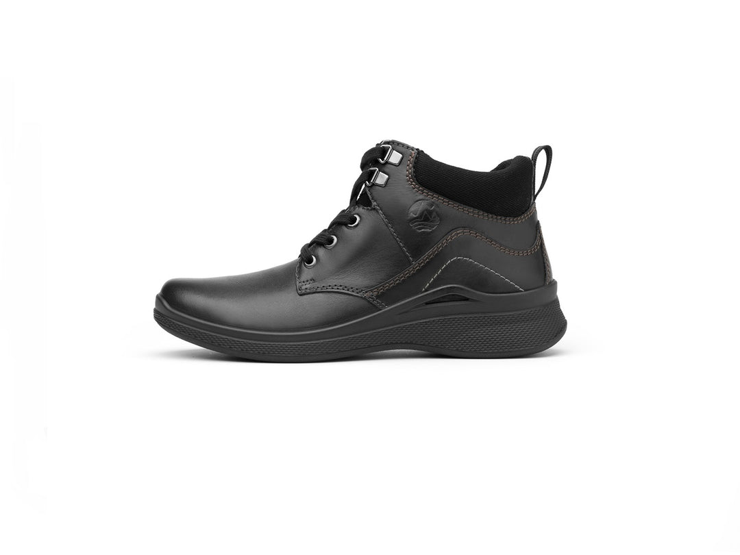 Bota Flexi Outdoor para mujer en color negro con cordones y suela cómoda.