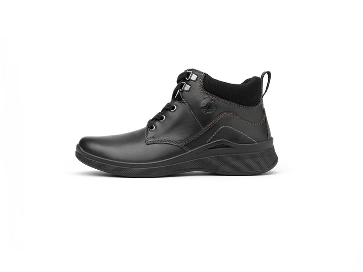Bota Flexi Outdoor para mujer en color negro con cordones y suela cómoda.