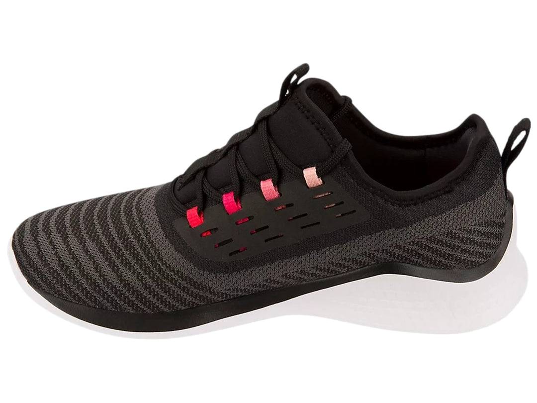 Tenis deportivos ASICS color negro con detalles en rosa y suela blanca.