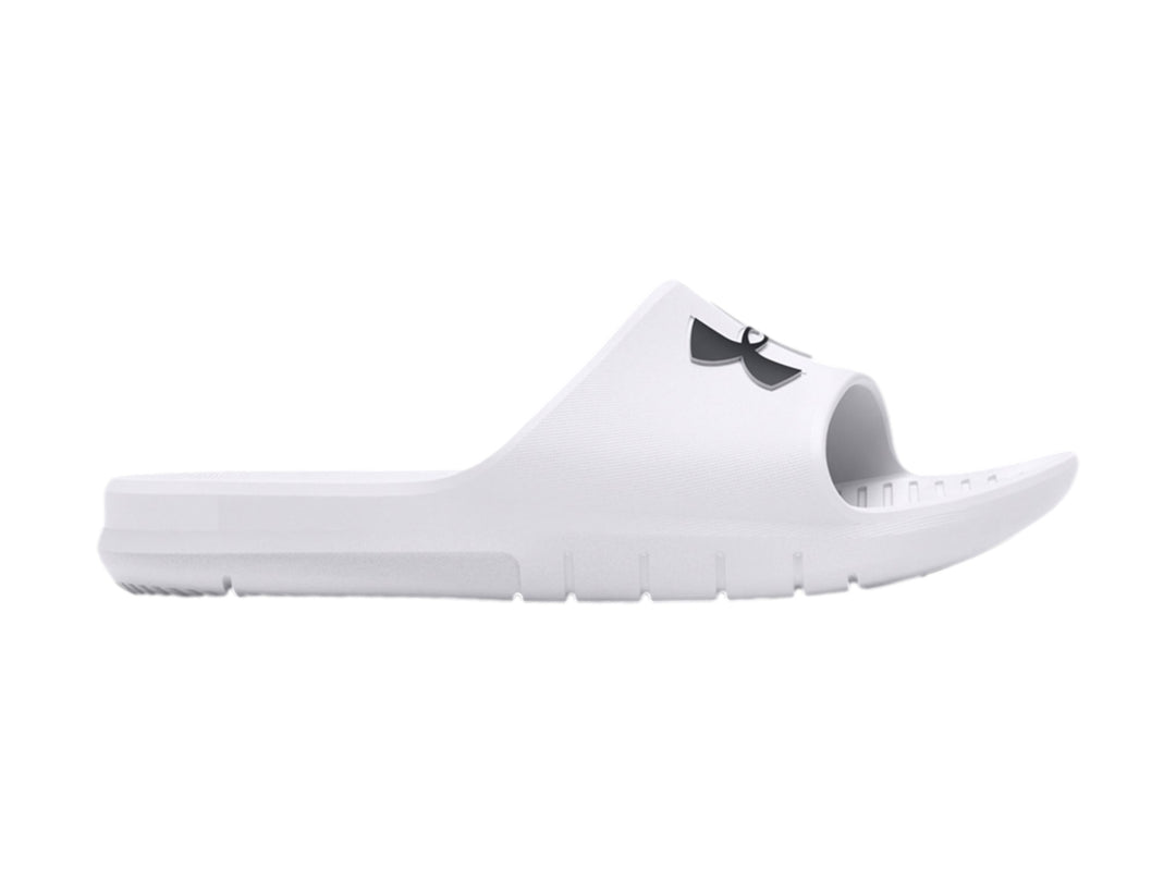 Sandalia Under Armour de color blanco con logo negro en la parte superior, diseño deportivo y suela ancha.