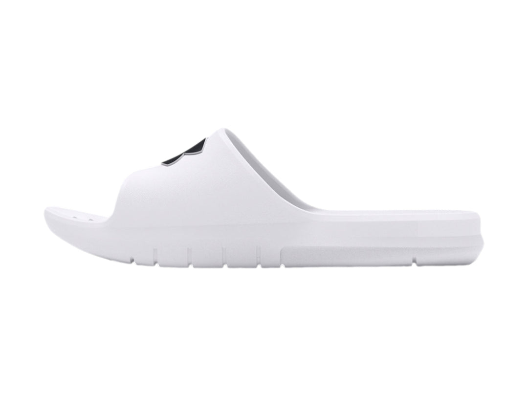 Sandalia Under Armour de color blanco con logo negro en la parte superior, diseño deportivo y suela ancha.