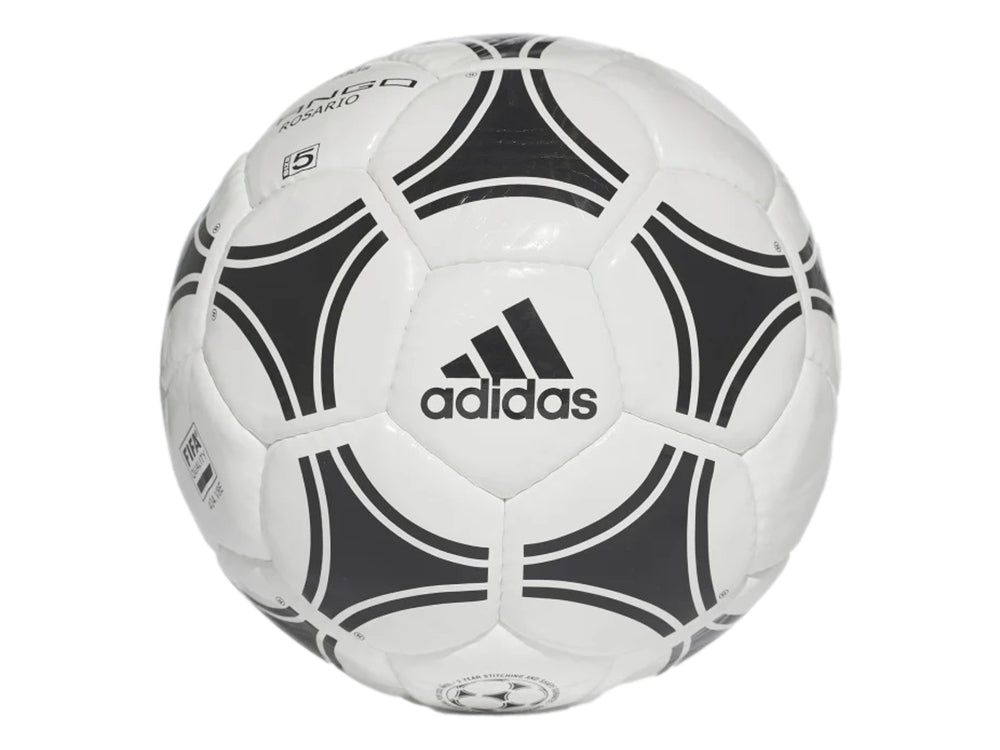 Balón de fútbol Adidas Tango Rosario en color blanco con patrones geométricos negros.