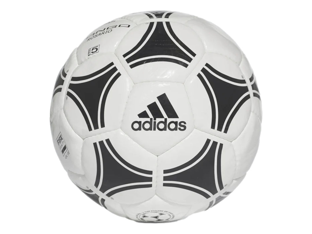 Balón de fútbol Adidas Tango Rosario en color blanco con patrones geométricos negros.