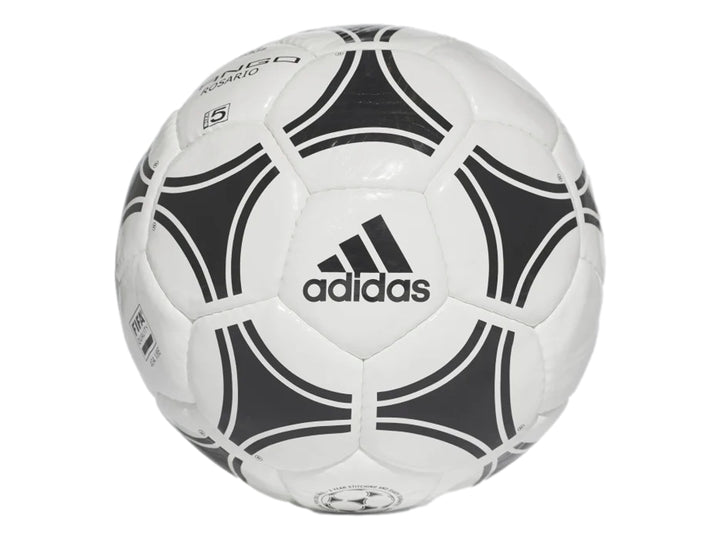Balón de fútbol Adidas Tango Rosario en color blanco con patrones geométricos negros.