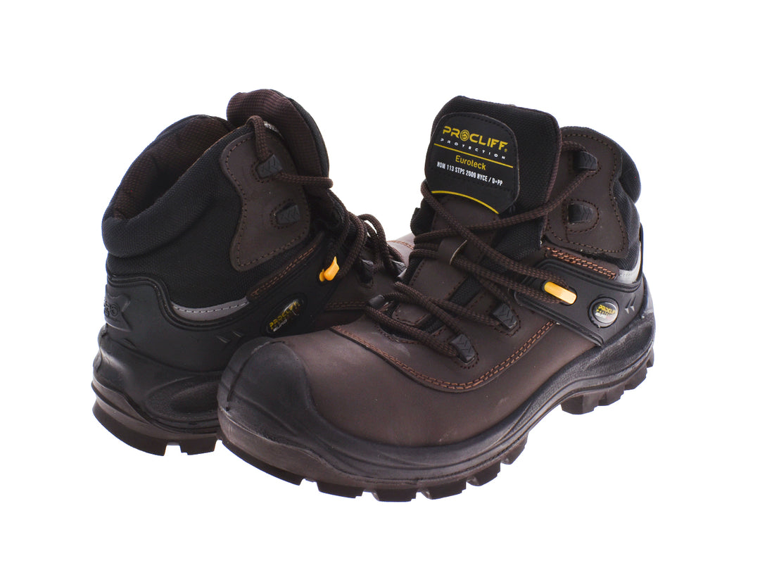 Botas de seguridad industriales color café con casquillo de poliamida y suela negra para hombre.
