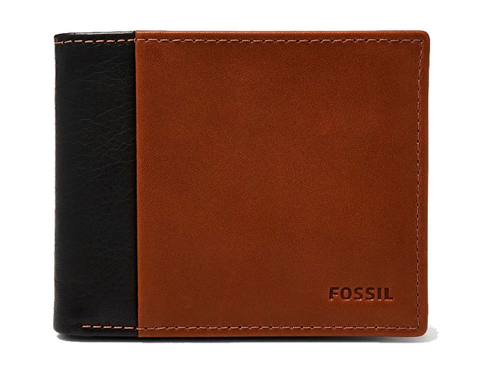 Cartera Fossil bicolor en cuero negro y café con diseño rectangular y logotipo grabado.
