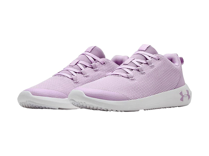 Tenis deportivos Under Armour color morado con suela blanca para niña.