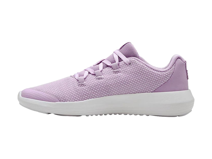 Tenis deportivos Under Armour color morado con suela blanca para niña.