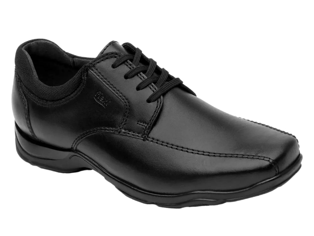 Zapato Flexi color negro para niños, de cuero con cordones y suela cómoda.