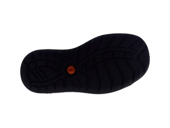 Par de zapatos negros para niño con cierre de velcro.