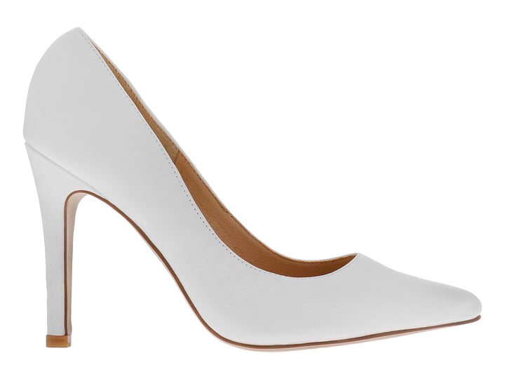 Zapato de tacón alto color blanco para mujer con punta redondeada y acabado liso.