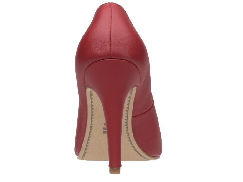 Zapato de tacón alto color rojo para mujer con punta fina y acabado liso.