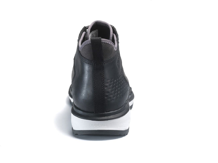 Tenis deportivos Caterpillar Stratify color negro con suela blanca para hombre.