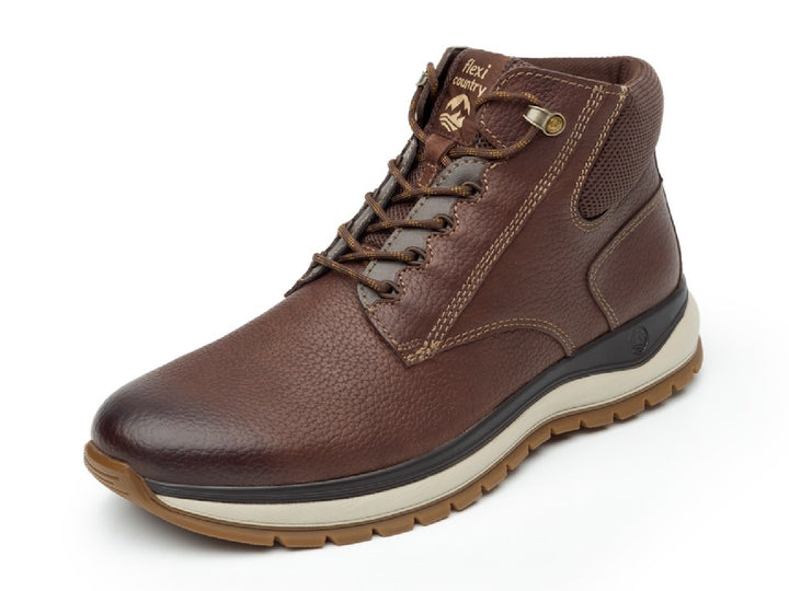 Botas Flexi Randall Country para hombre en color chocolate con suela beige y negra.