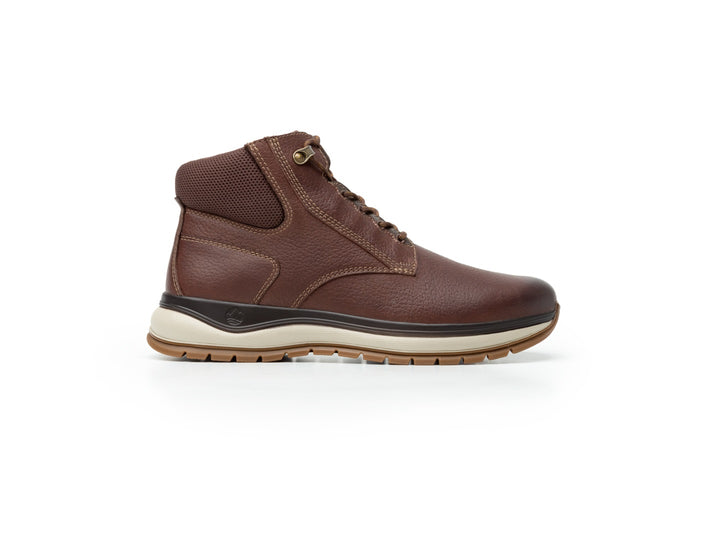 Botas Flexi Randall Country para hombre en color chocolate con suela beige y negra.