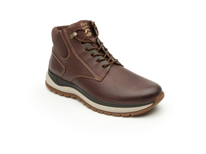Botas Flexi Randall Country para hombre en color chocolate con suela beige y negra.
