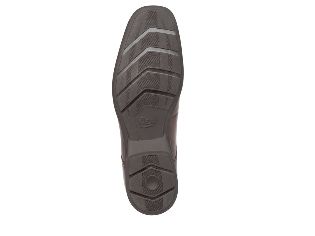 Zapato Flexi Sato para hombre en color oporto de cuero con agujetas y suela oscura.