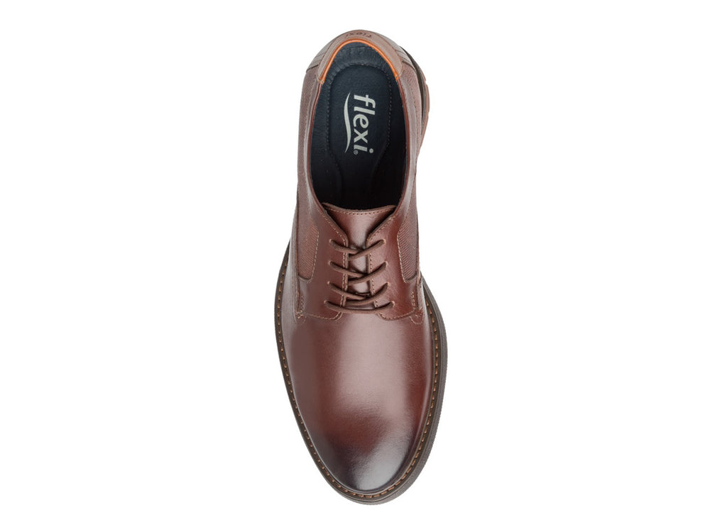 Zapato Flexi Mansell para hombre en color nogal, de cuero con agujetas y suela oscura.