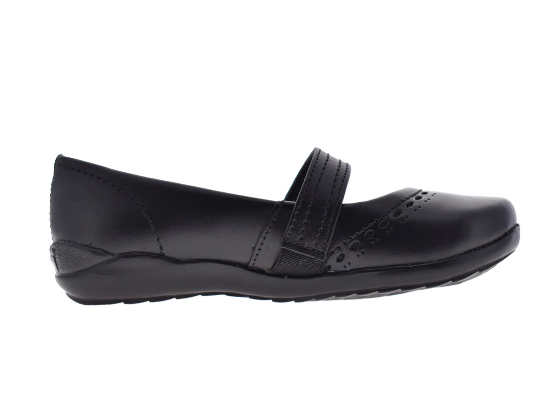 Par de zapatos negros para niña estilo Mary Jane con correa y detalles perforados en la punta.