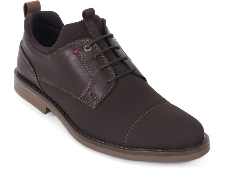 Zapato casual color café para hombre marca Brantano con agujetas y detalles en tela y sintético.