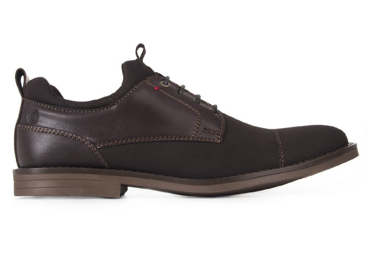 Zapato casual color café para hombre marca Brantano con agujetas y detalles en tela y sintético.