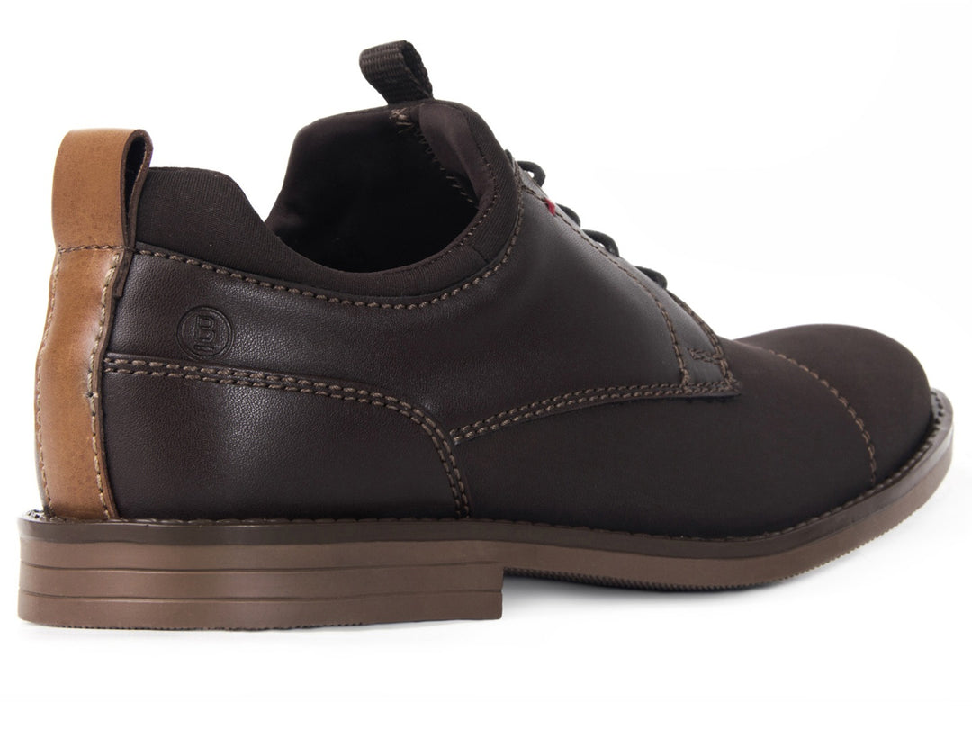Zapato casual color café para hombre marca Brantano con agujetas y detalles en tela y sintético.