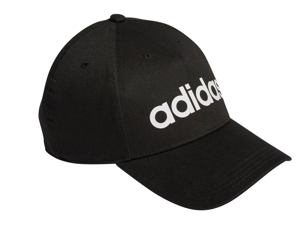 Gorra Adidas Daily de color negro con logotipo blanco en la parte frontal.