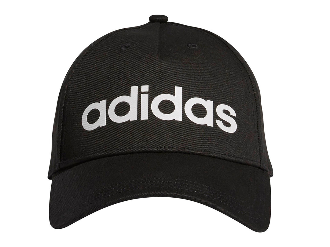Gorra Adidas Daily de color negro con logotipo blanco en la parte frontal.