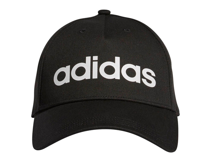 Gorra Adidas Daily de color negro con logotipo blanco en la parte frontal.