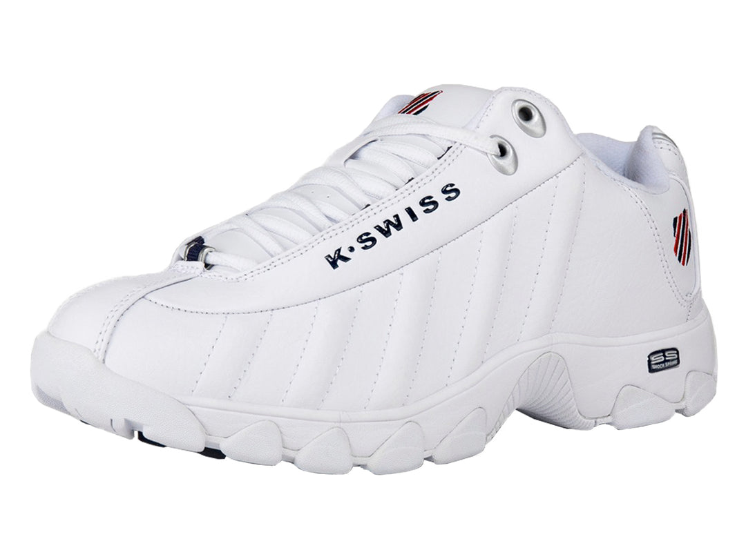 Tenis deportivos K-Swiss blancos para mujer con detalles en rojo y azul marino.