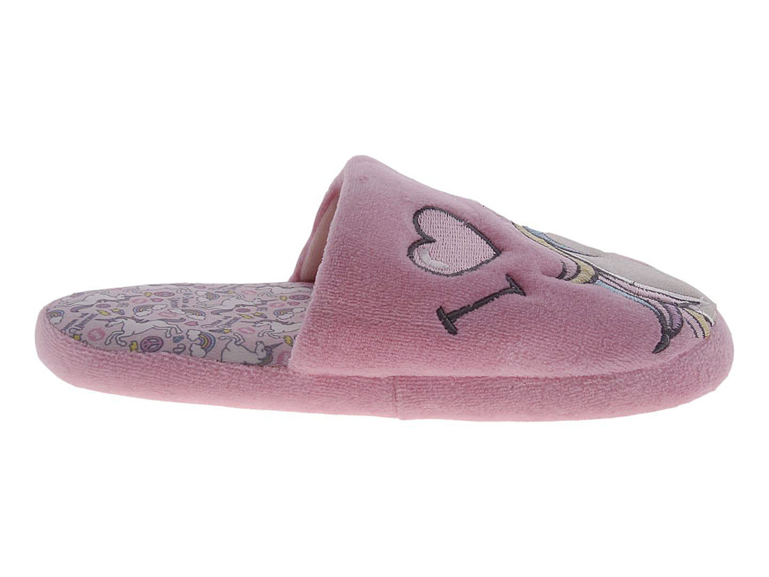 Pantufla rosa para niña con diseño de unicornio y un corazón.