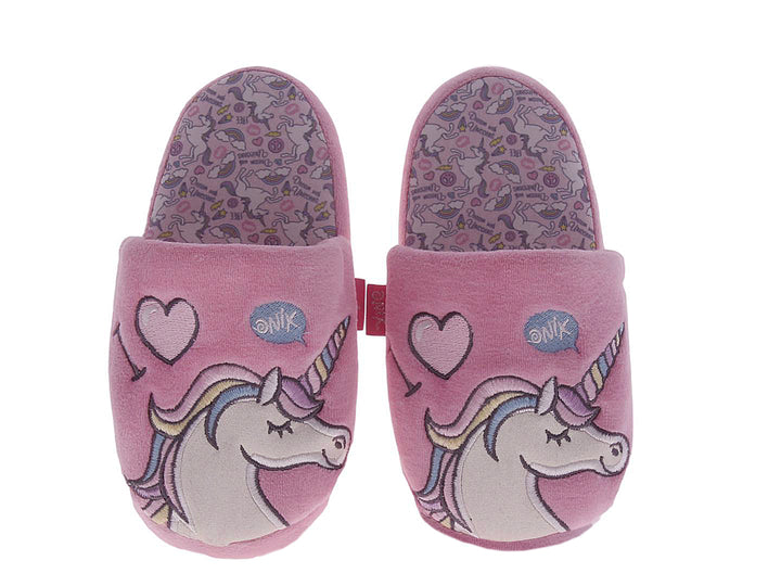 Pantufla rosa para niña con diseño de unicornio y un corazón.