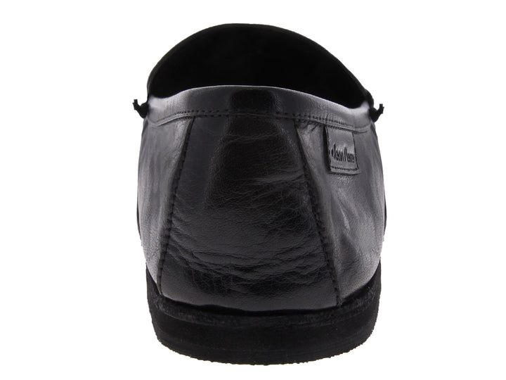 Zapato tipo mocasín color negro de cuero con costuras decorativas en la puntera para Hombre.