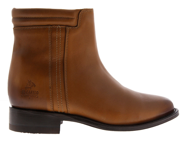 Bota de cuero color miel para hombre con suela negra y acabado liso.