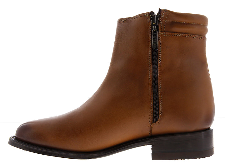 Bota de cuero color miel para hombre con suela negra y acabado liso.
