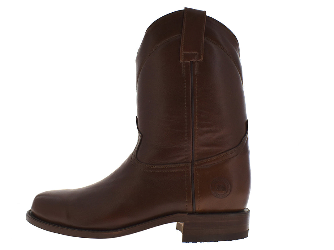 Par de botas de cuero color café estilo western para hombre.