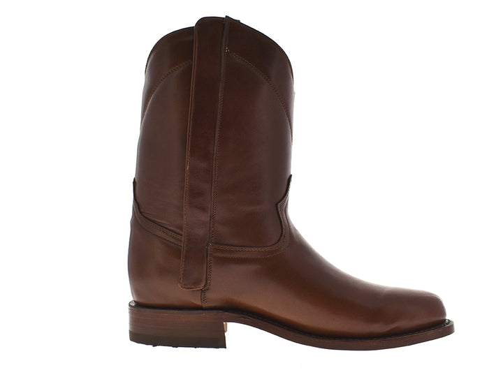 Par de botas de cuero color café estilo western para hombre.